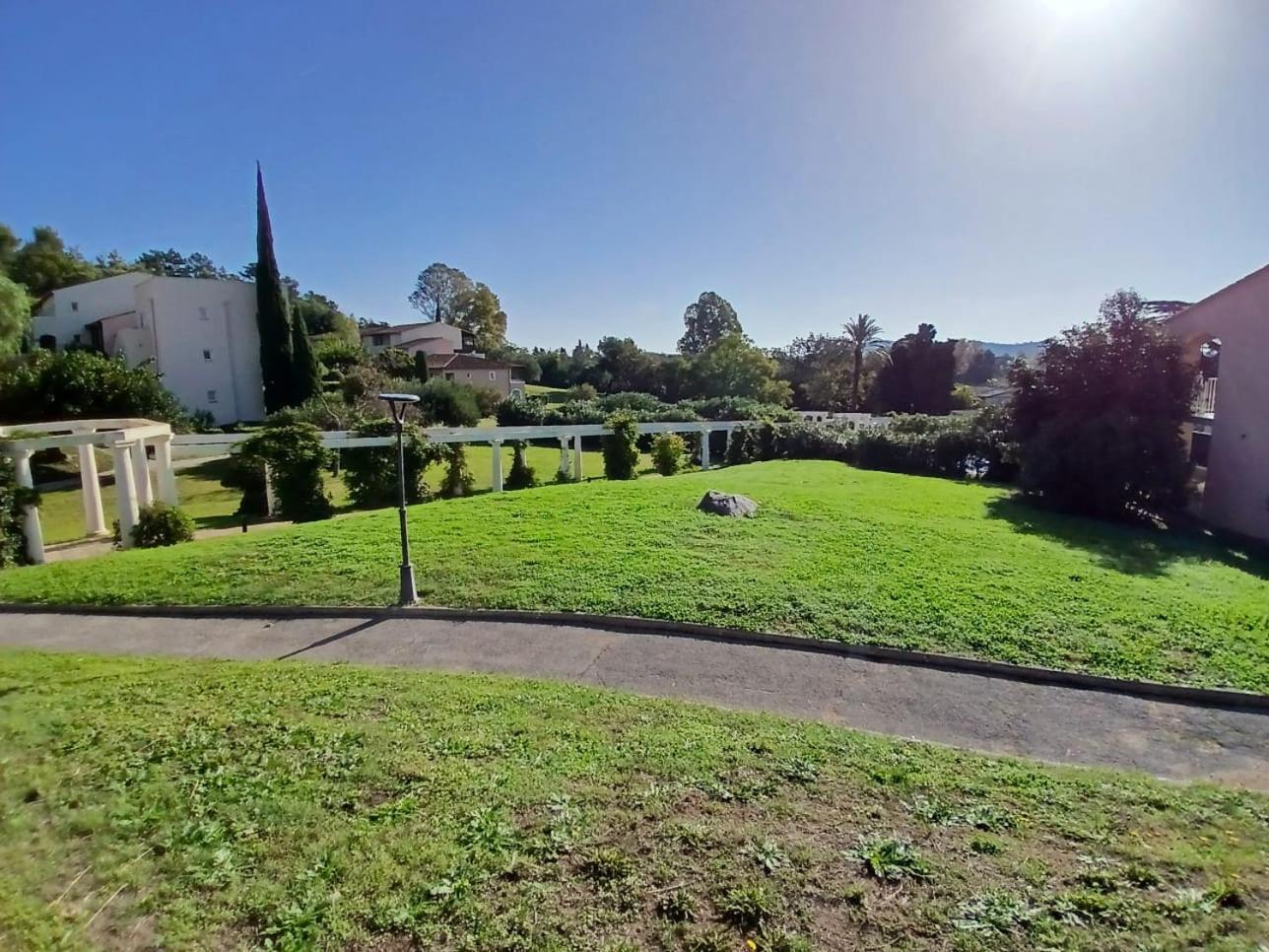 Appartement Grimaud Bord De Mer Kültér fotó